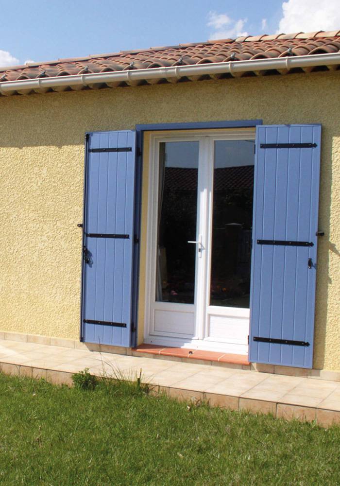 volets batants bleus